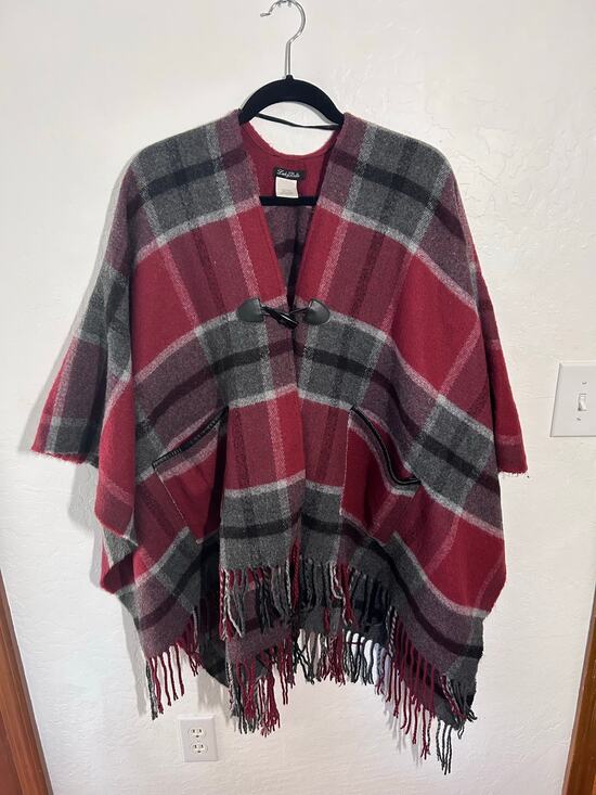 Lucky belle Accessories - Women’s Cozy One Size Fits All Red and Gray Tartan Plaid Cape With Pockets